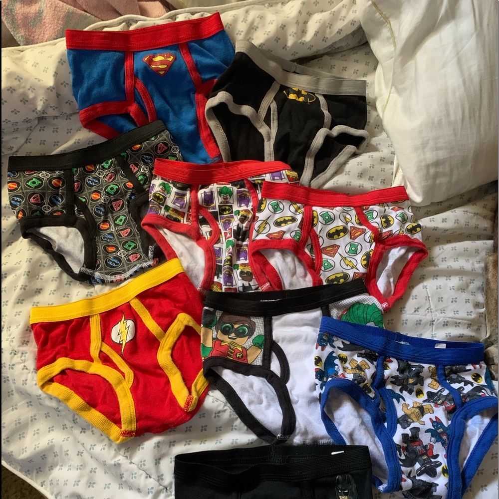 Lot of 10 boys super hero briefs size 4